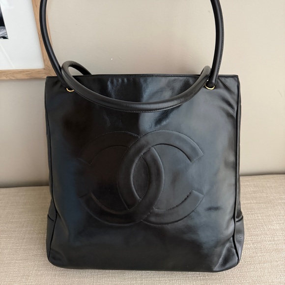 CHANEL Handbags - Chanel Vintage CC Shopping Tote
